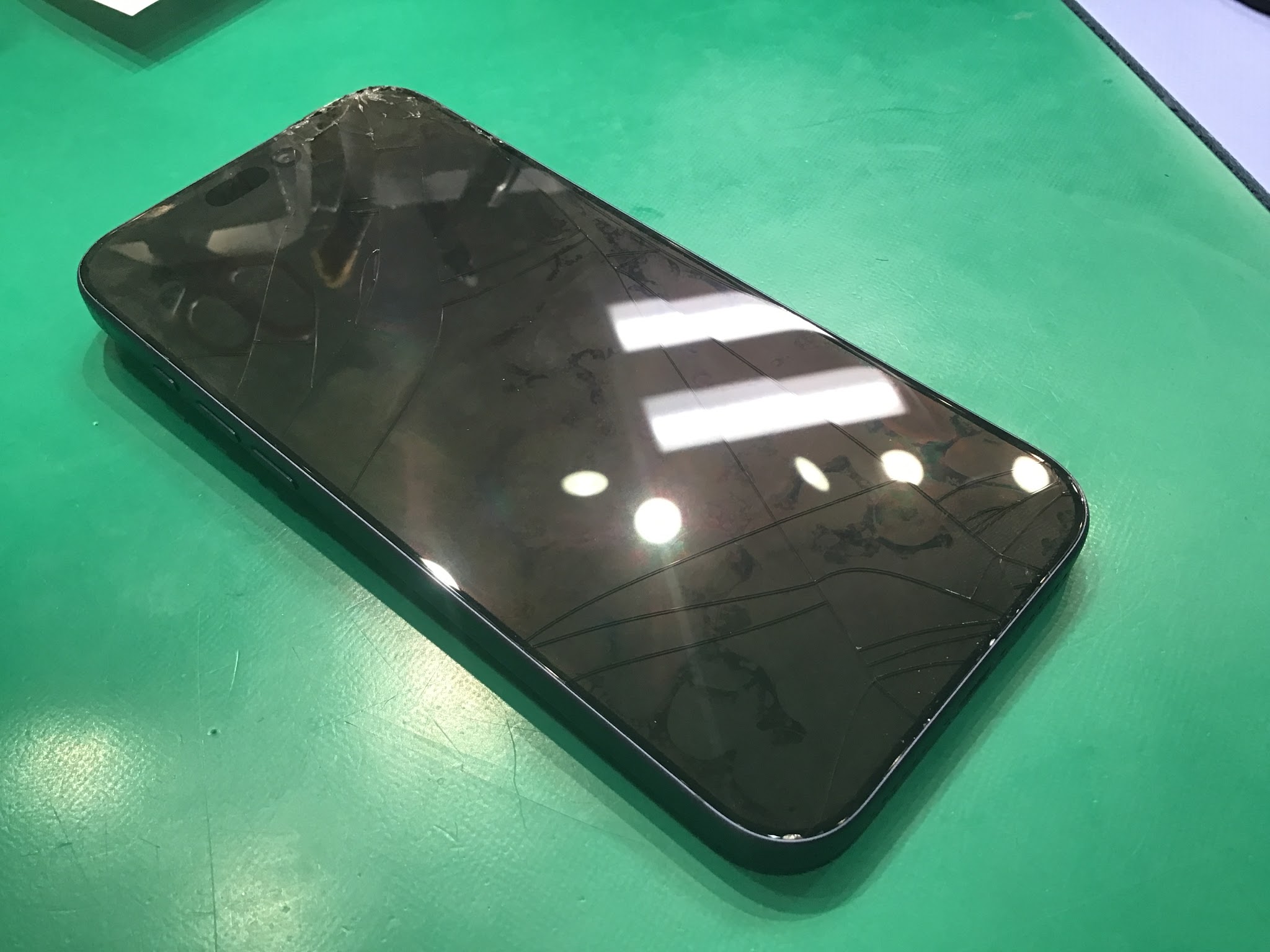 iPhone17ProMaxの修理はデータそのまま・最短即日修理のスマホ修理工房中野ブロードウェイ店にご相談ください！！